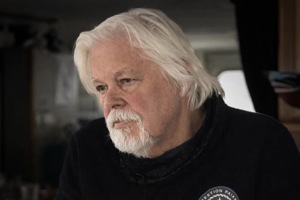 ativista-alvo-de-pedido-de-prisao-internacional-retorna-ao-brasil-com-habeas-corpus